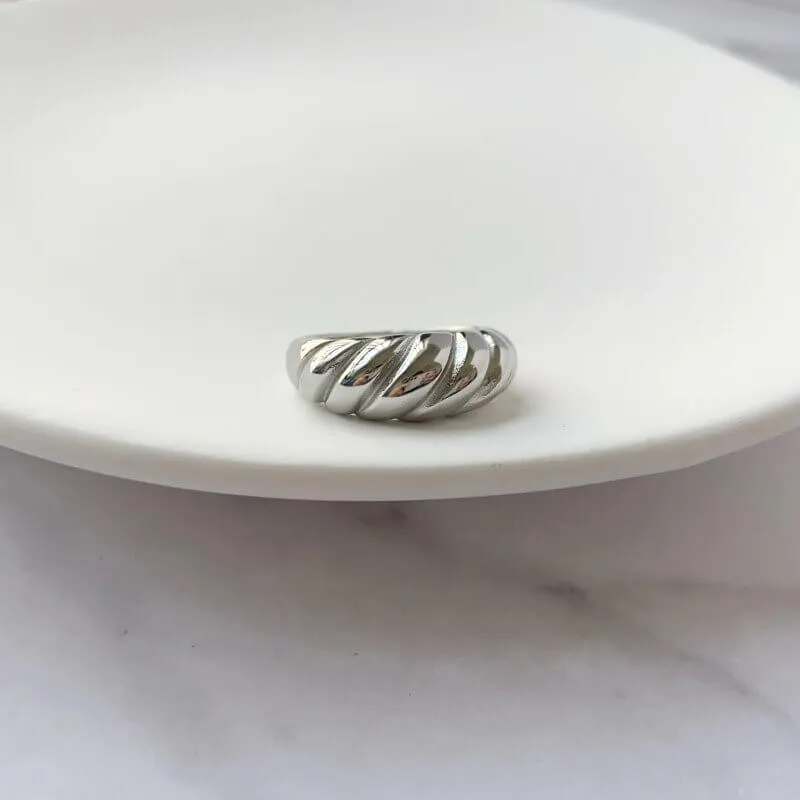 Aud Twisted Minimalist Rings