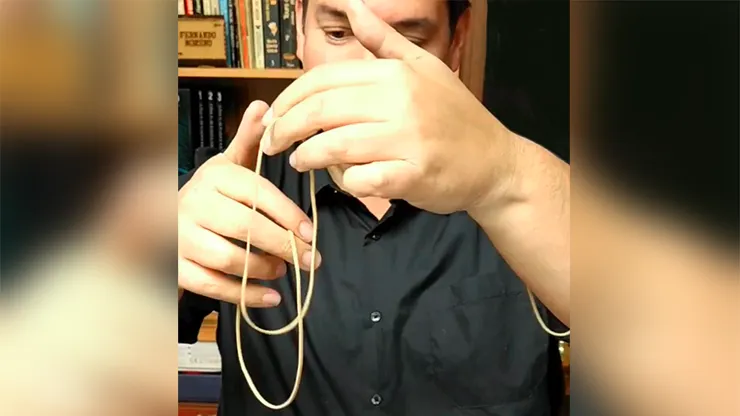 Linking Rings with Rubber Bands by Fernando Moreno