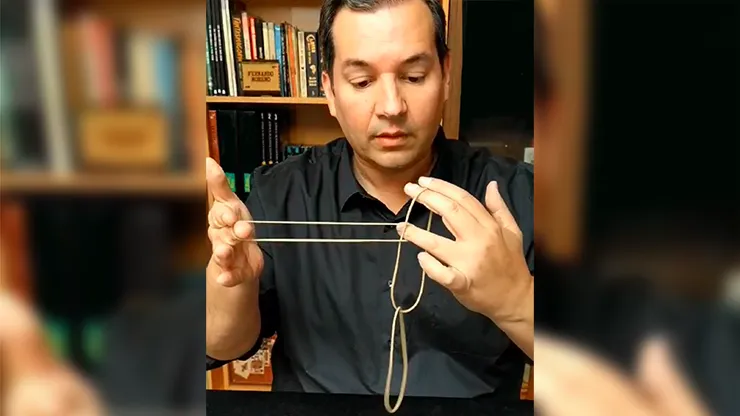 Linking Rings with Rubber Bands by Fernando Moreno